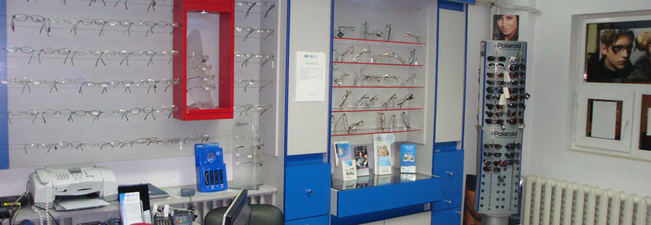 Rame de ochelari expuse în cabinetul Optistyle
